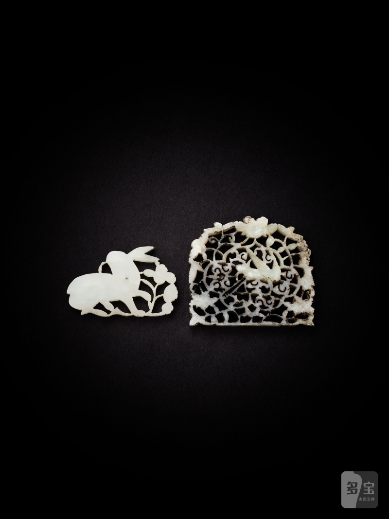 明　玉透雕兔紋飾件 及 玉透雕穿花鶴紋飾件 | TWO JADE 'RABBIT' AND 'CRANE' ORNAMENTS - 图4